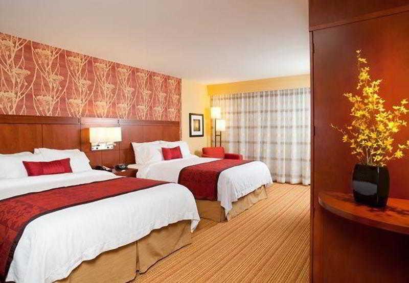 Courtyard Mt. Holly Westampton Hotel Екстериор снимка
