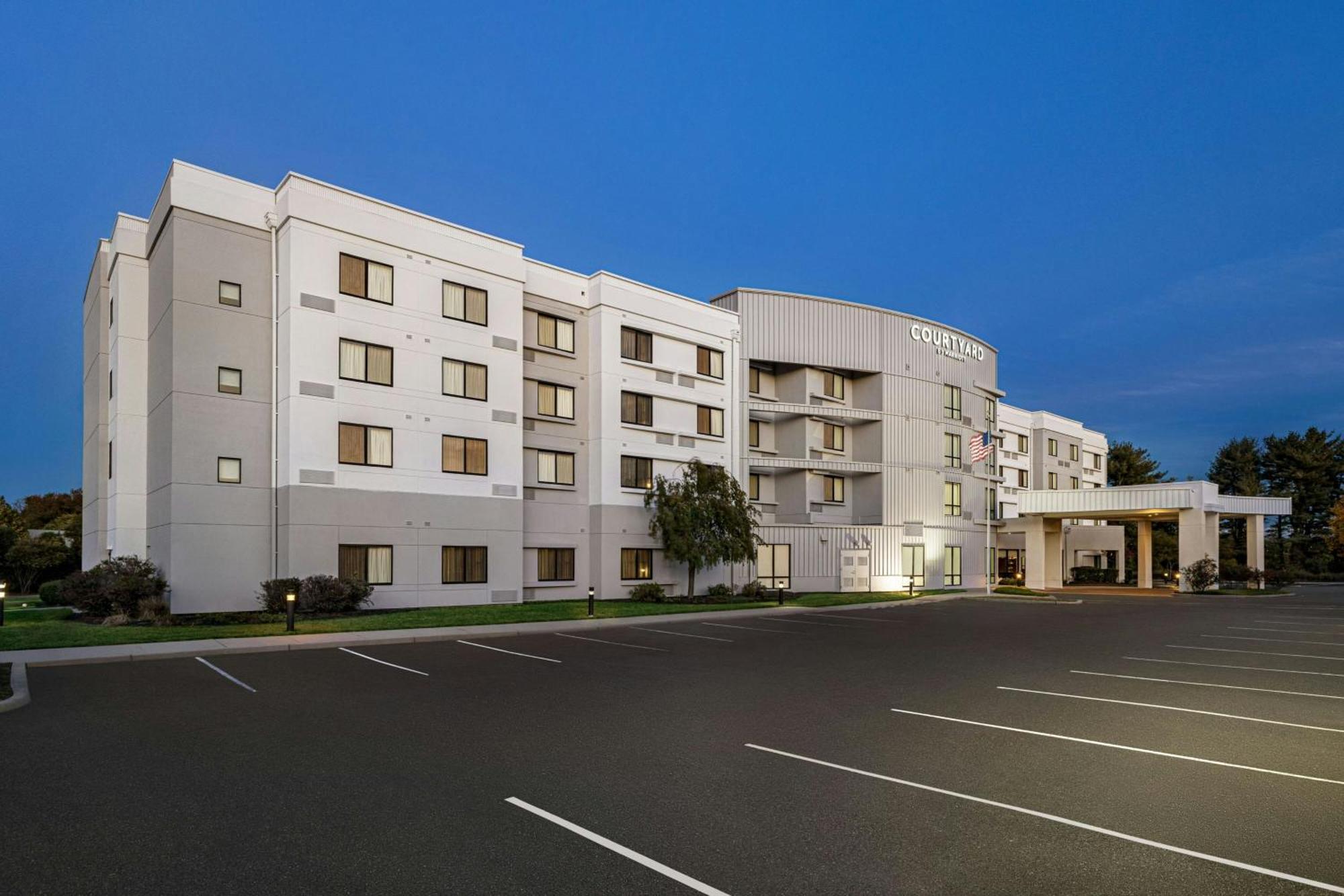 Courtyard Mt. Holly Westampton Hotel Екстериор снимка