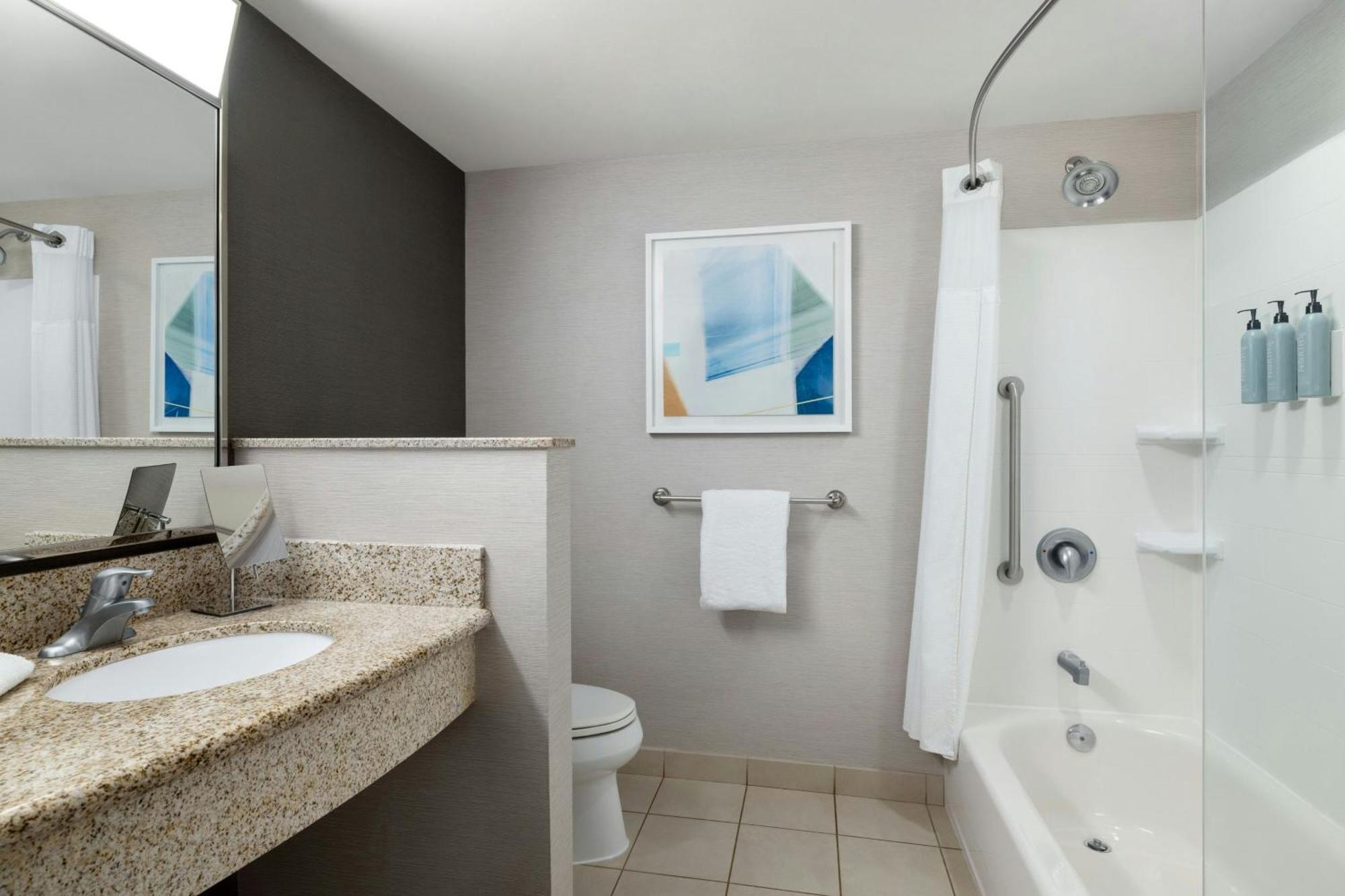 Courtyard Mt. Holly Westampton Hotel Екстериор снимка