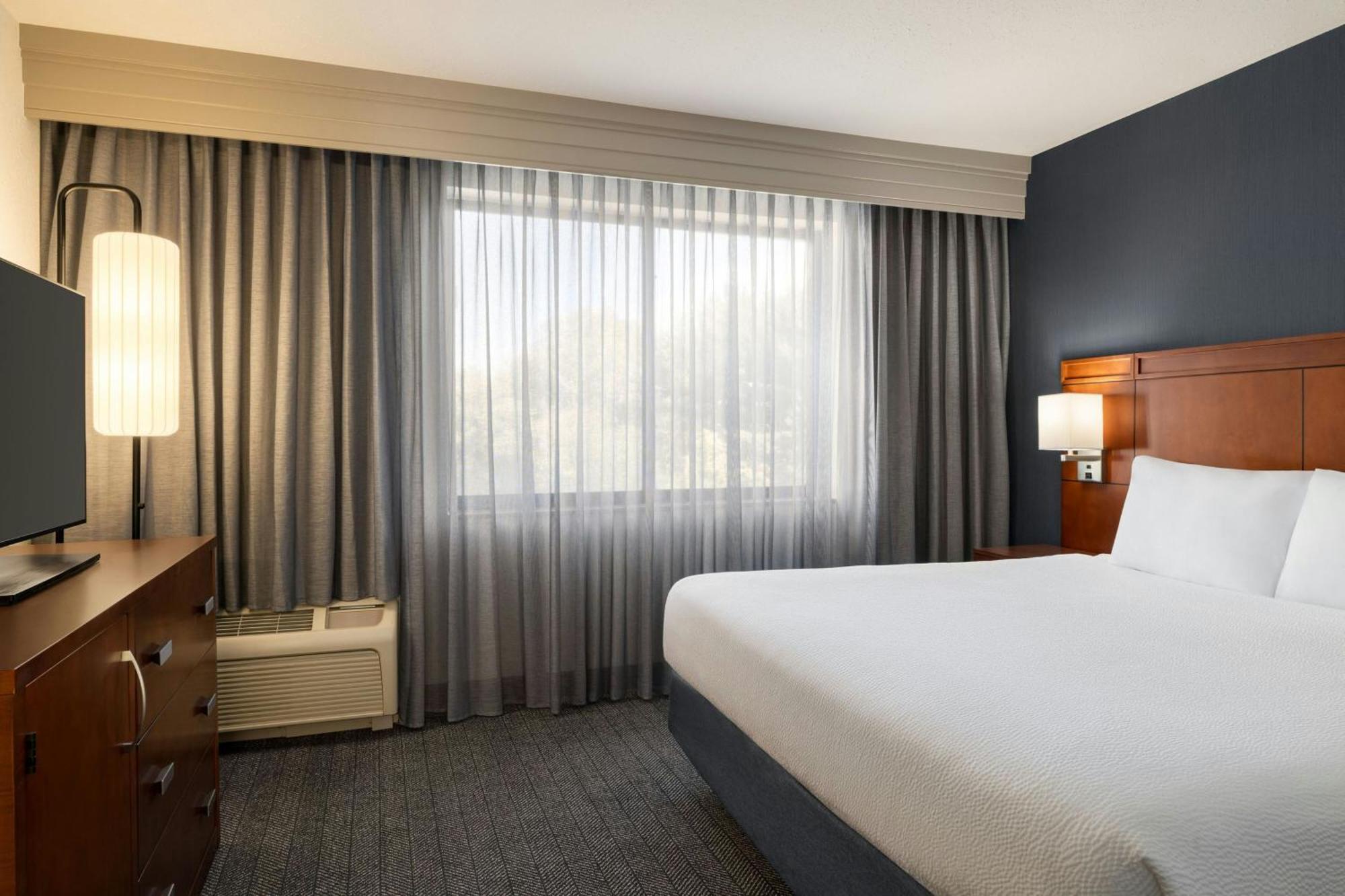 Courtyard Mt. Holly Westampton Hotel Екстериор снимка