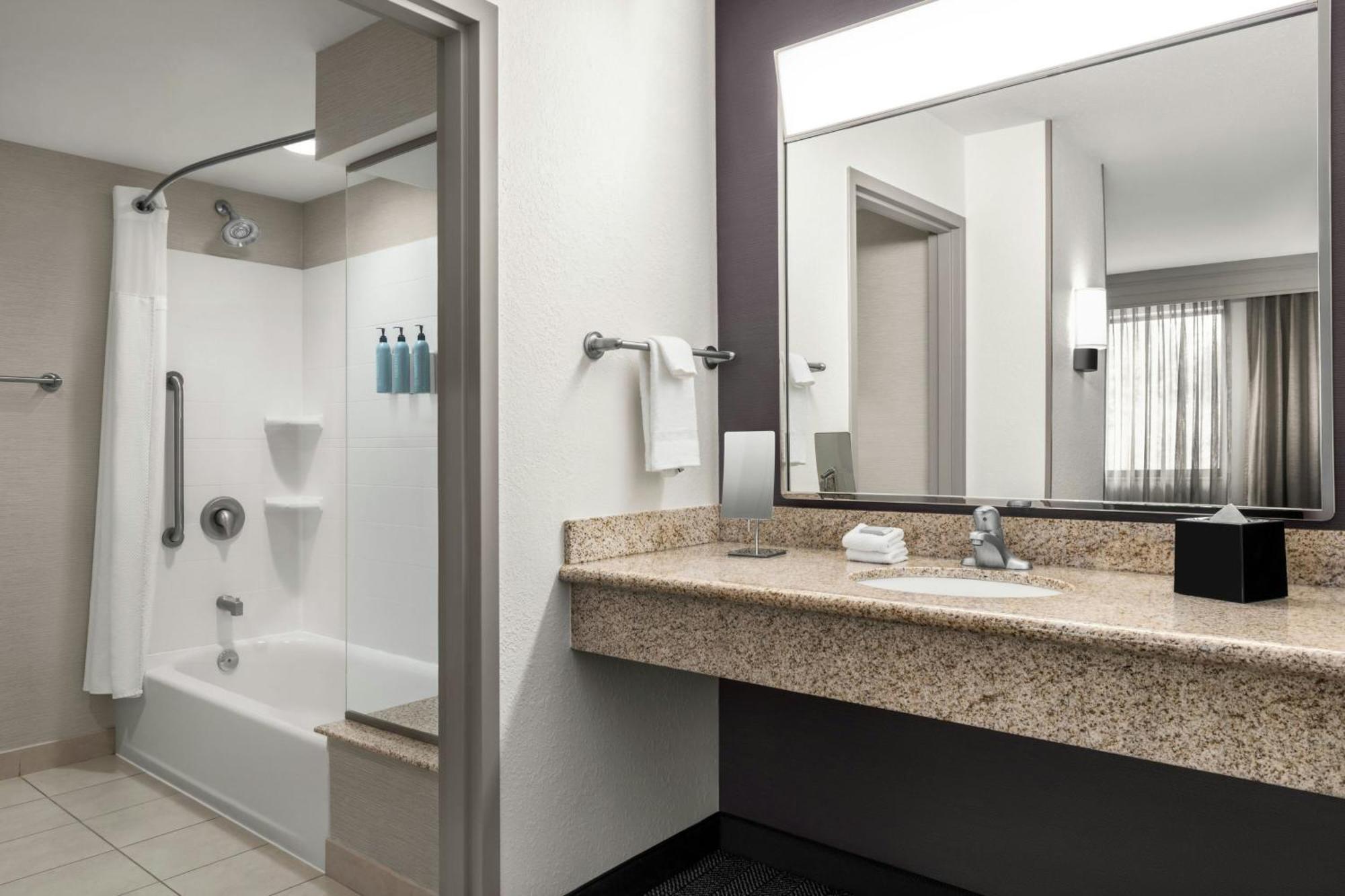 Courtyard Mt. Holly Westampton Hotel Екстериор снимка
